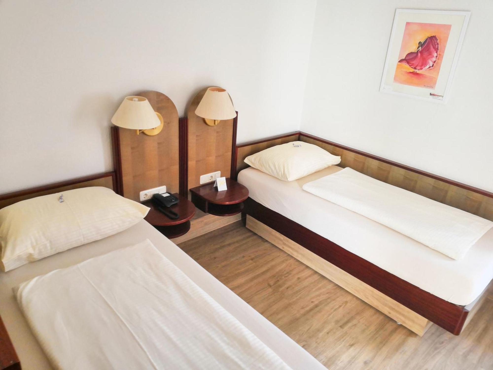 Hotel Fantasie Ansbach Bagian luar foto