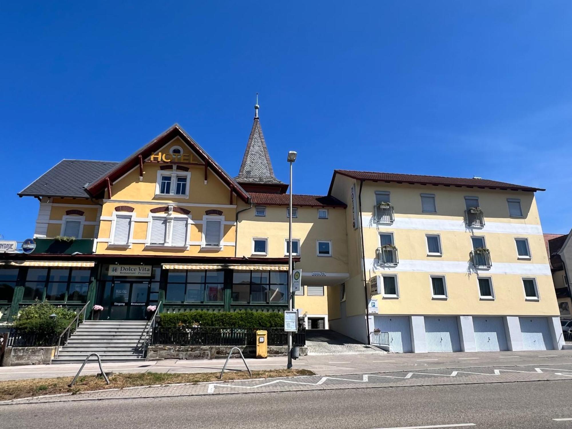 Hotel Fantasie Ansbach Bagian luar foto