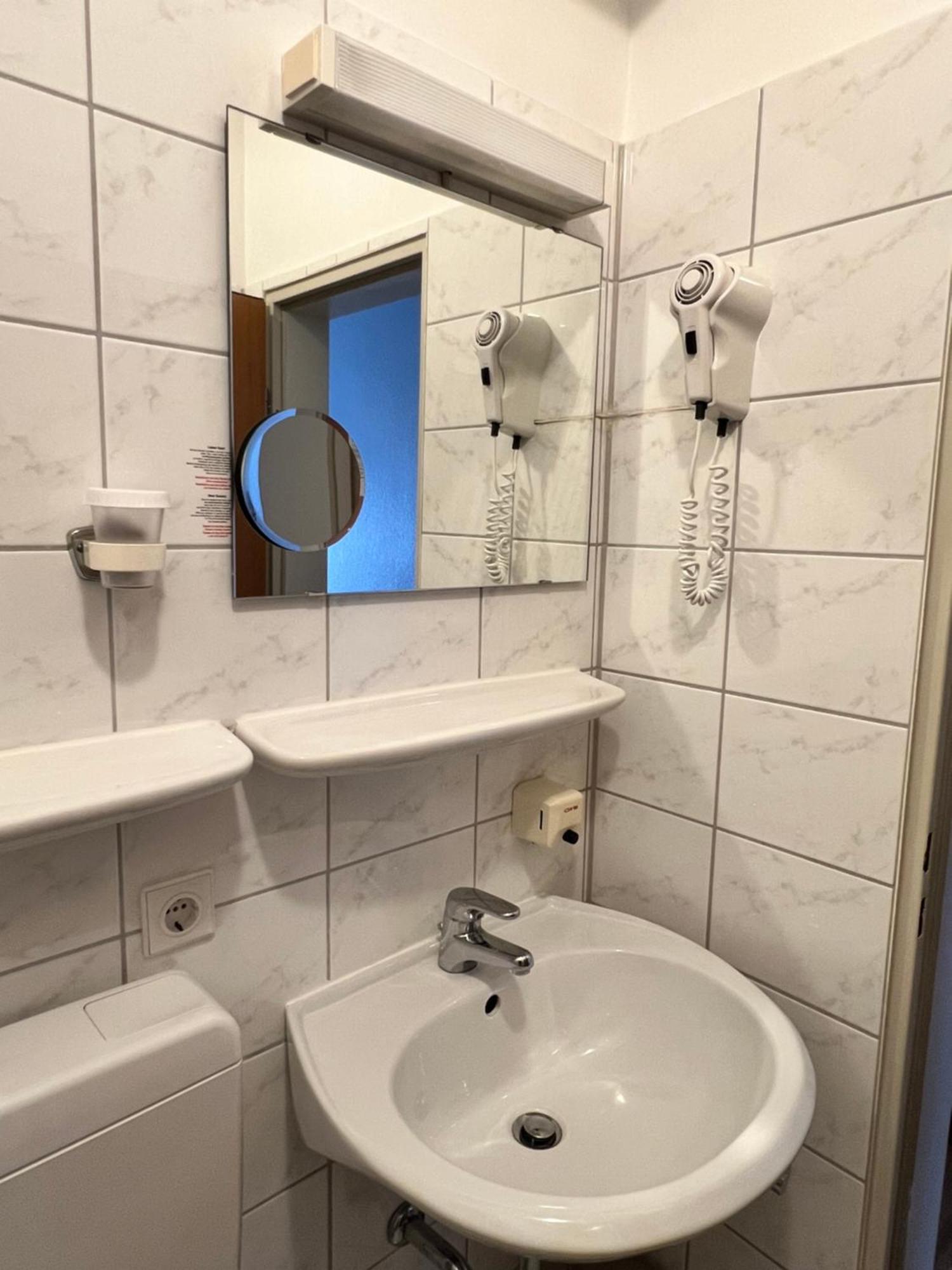 Hotel Fantasie Ansbach Bagian luar foto