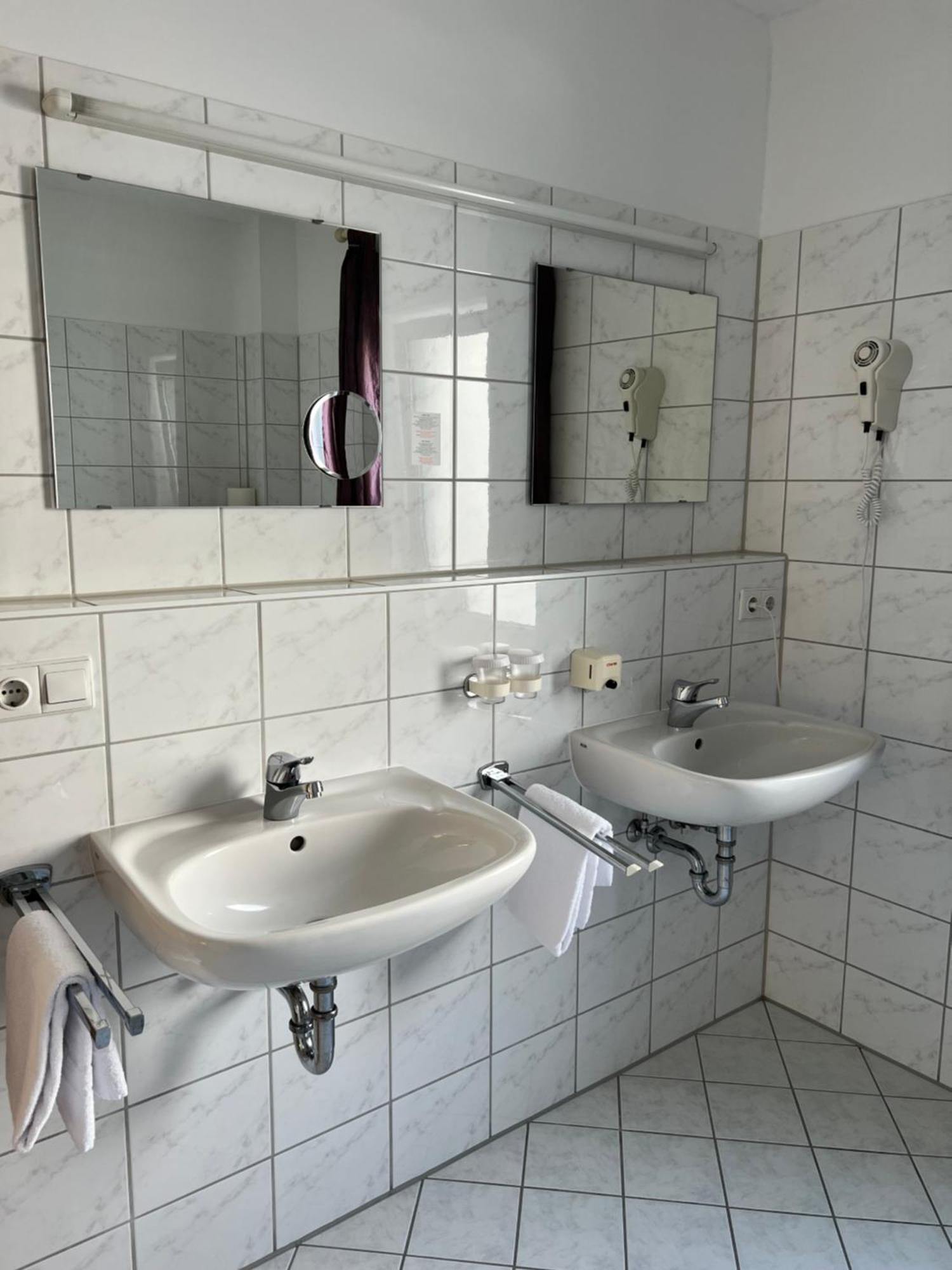Hotel Fantasie Ansbach Bagian luar foto